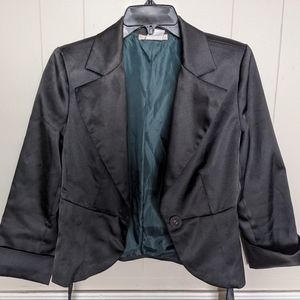 Chic black cropped blazer with silky feel
